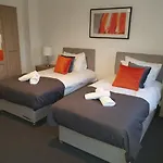 Comfortable And Welcoming Beatrix House By Cliftonvalley Apartments