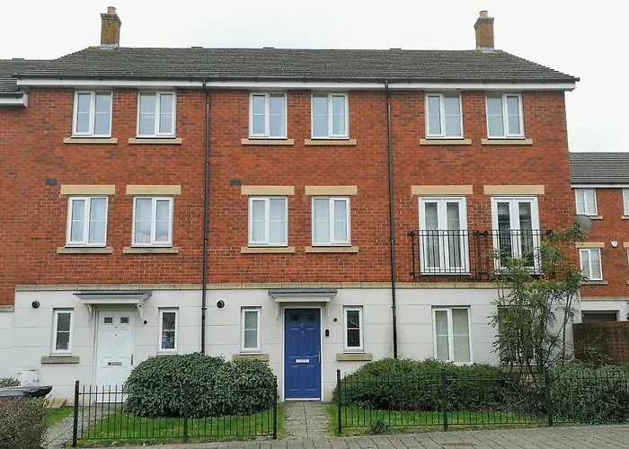 Comfortable And Welcoming Beatrix House By Cliftonvalley Apartments