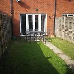 Comfortable And Welcoming Beatrix House By Cliftonvalley Apartments